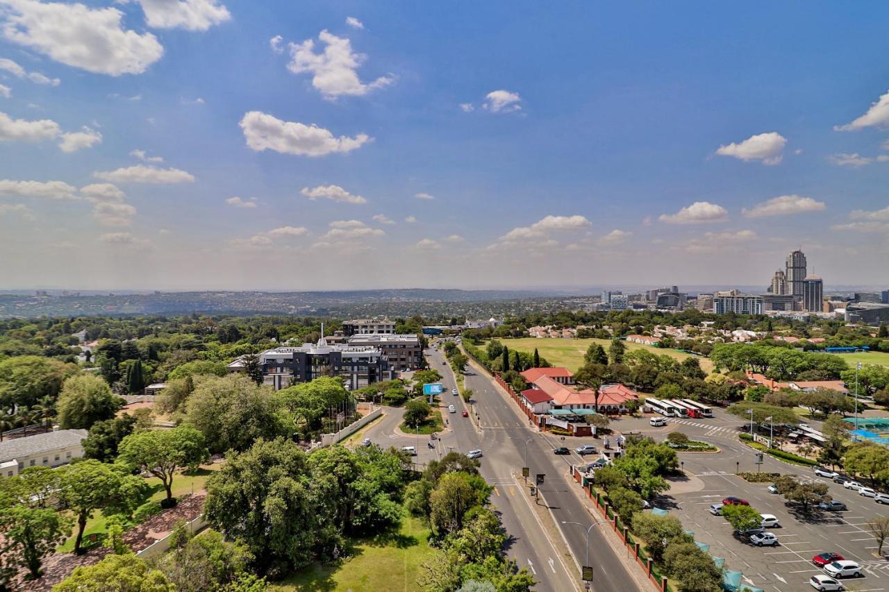 Reserved Suites Illovo โจฮันเนสเบิร์ก ภายนอก รูปภาพ