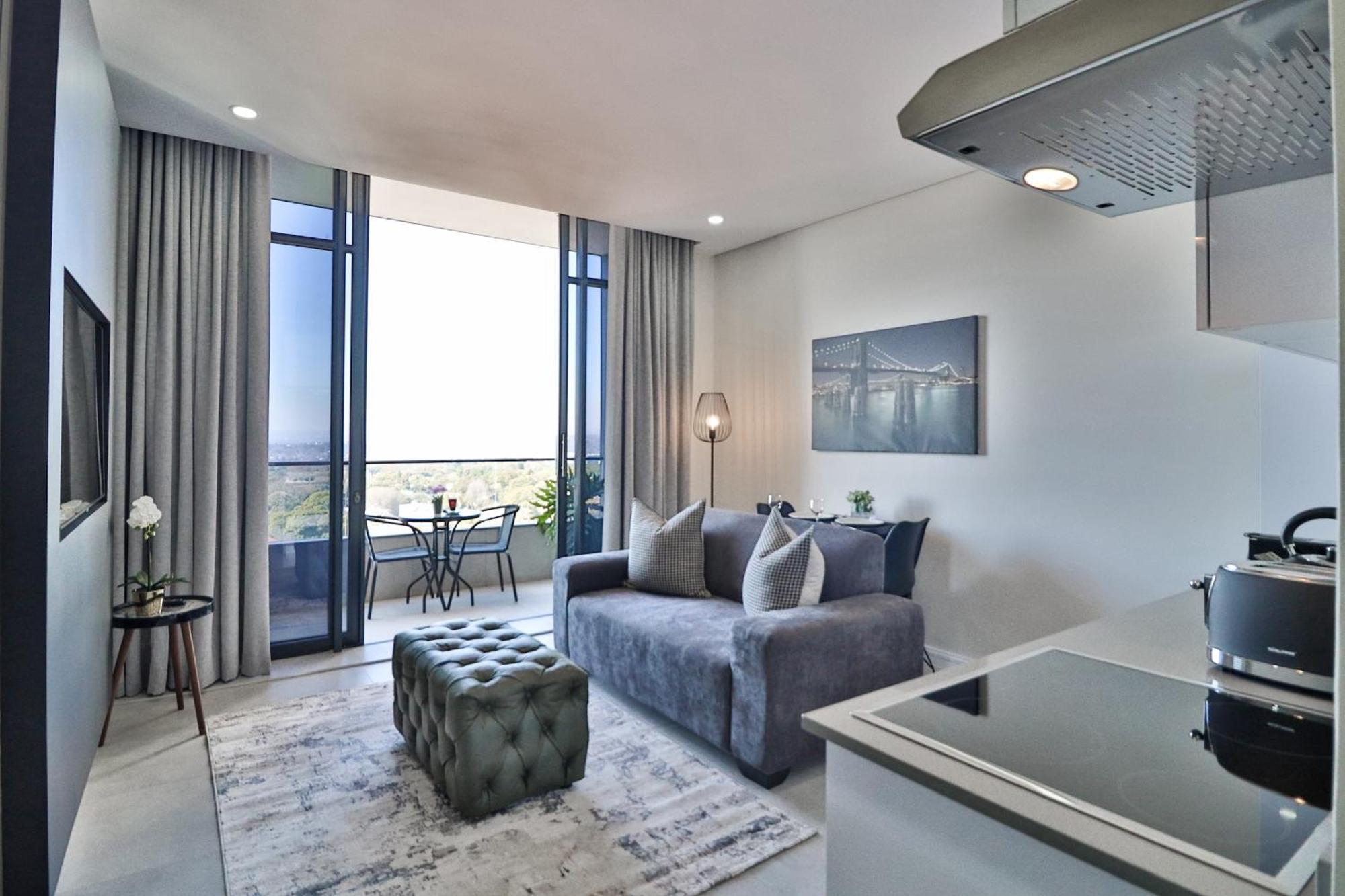 Reserved Suites Illovo โจฮันเนสเบิร์ก ภายนอก รูปภาพ